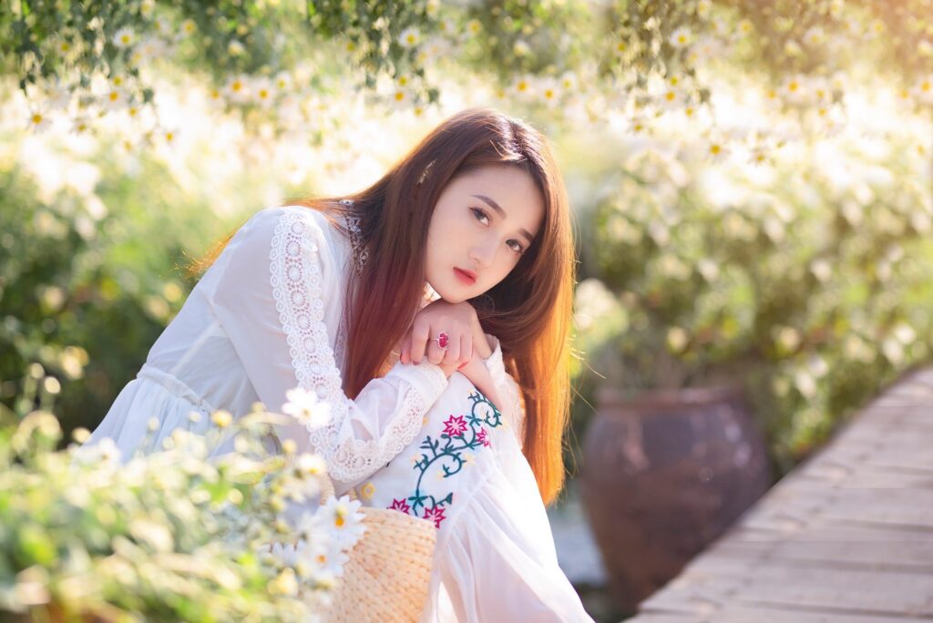 Ảnh Gái Đẹp Ngày Tết Nét Quyến Rũ Không Thể Phối Hợp Bị Lờ Đi Trong Không Gian Màu Nước Xanh Ngọc